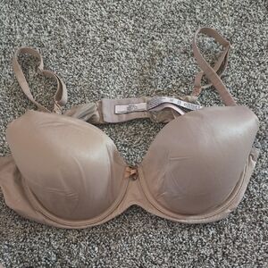 Victorias Secret Body By Victoria Demi Nude T-Shirt Bra with Light Padding